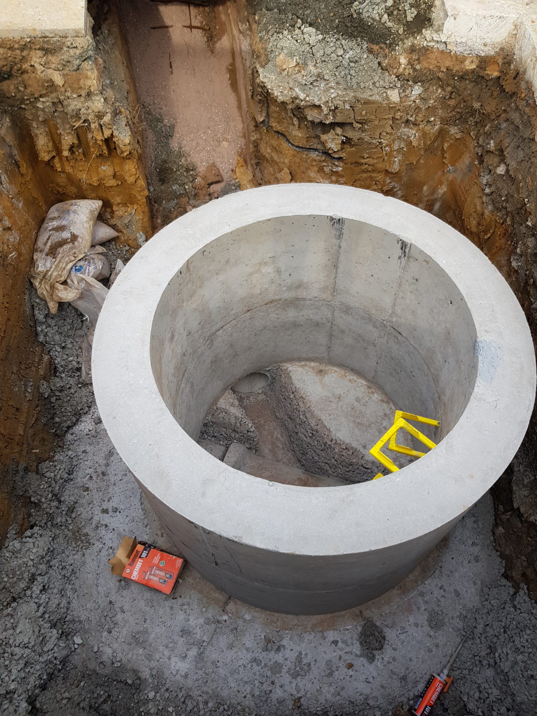 Shallow Sydney Water manhole Sydney Water Accredited WSC